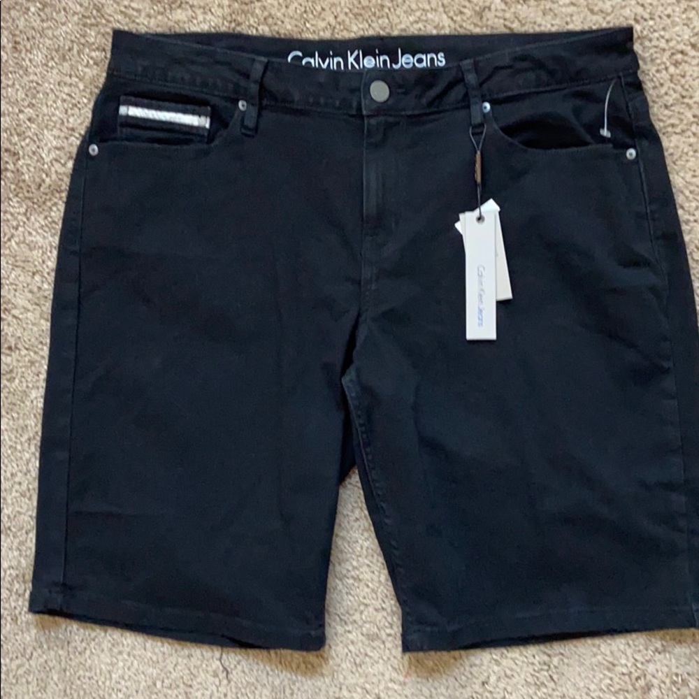 mans black short